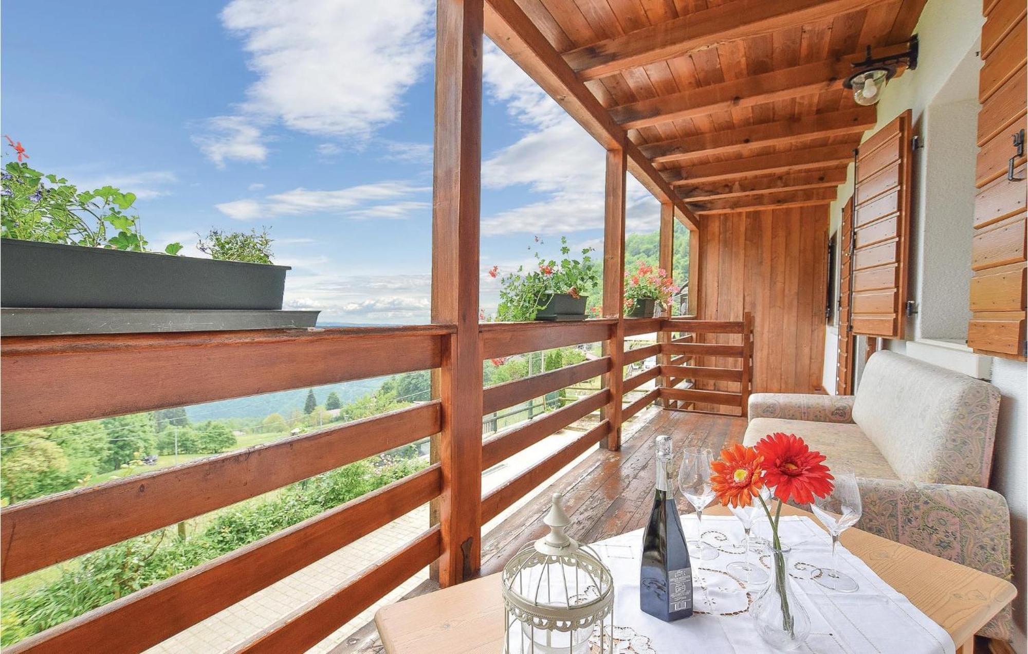 Сasa de vacaciones 2 Bedroom Lovely In Lamon